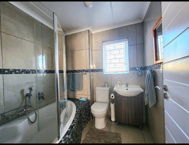 2 BEDROOM APARTMENT FOR SALE IN GOODWOOD PARK